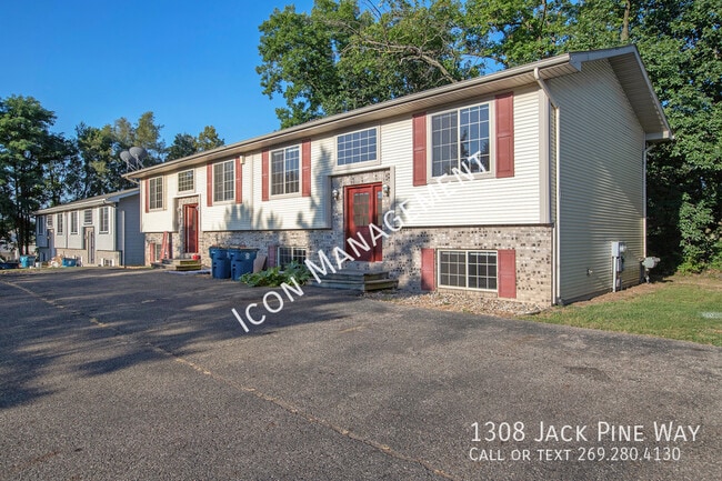 Photo - 1308 Jack Pine Way