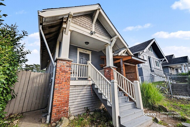 Photo - 4748 7th Ave NE