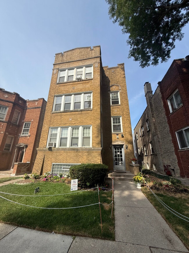 Building Photo - 6322 N Talman Ave Unit 2 Rental