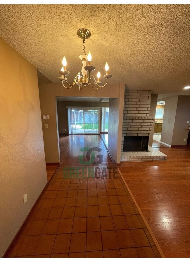 Photo - 2812 Jahrom Ln