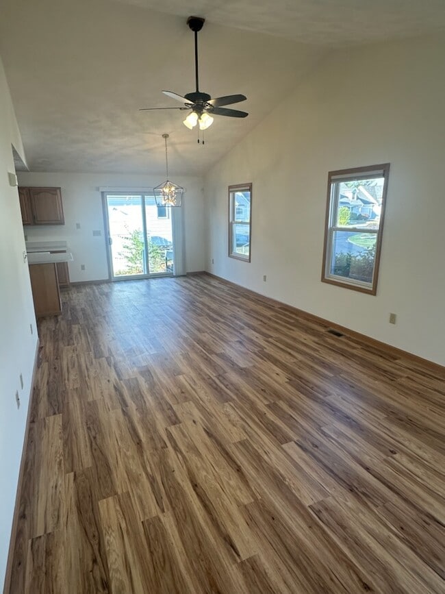 Photo - 123 Eagles Pt W Unidad 123