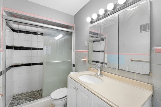 Photo - 6113 Washington St