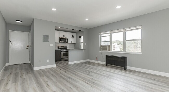 Living Room/Kitchen - Courtyard Park