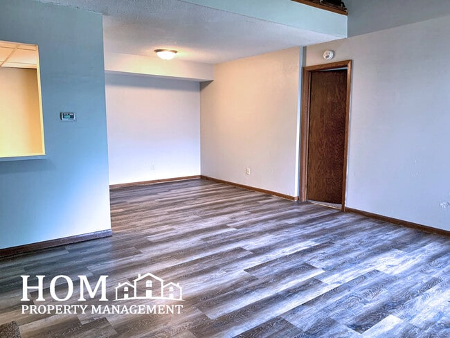 Photo - 25 Camelot Ln