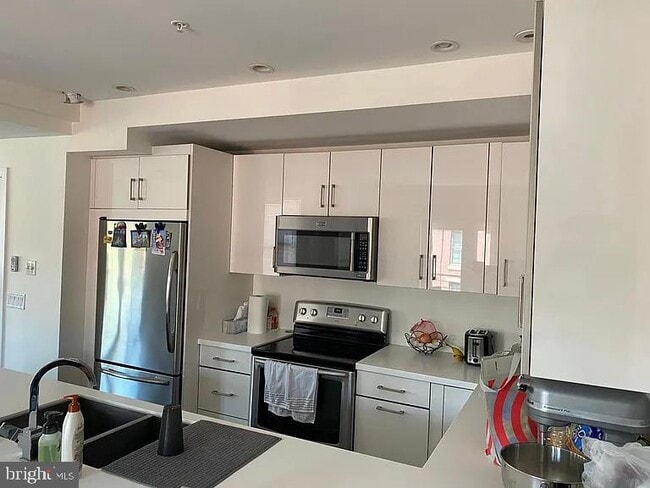 Photo - 263 N 3rd St Apartment Unit F