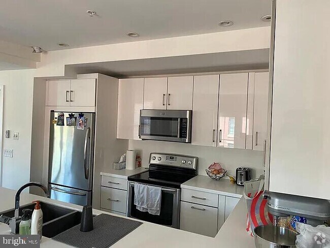 Building Photo - 263 N 3rd St Unit F Rental