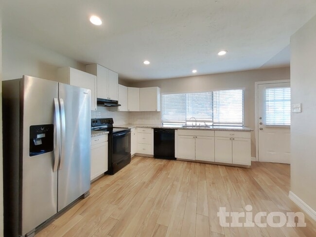 Photo - 6127 Larchbrook Dr