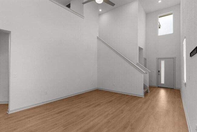 Photo - 10933 Tildon Ave