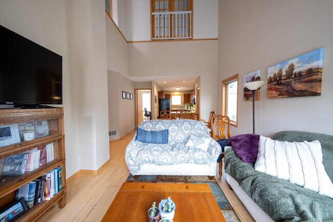 Photo - 3011 Lake Shore Dr