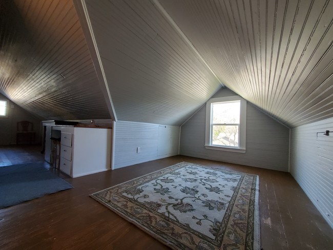 3rd bedroom with built-in desk - 210 Oak St Unit upstairs