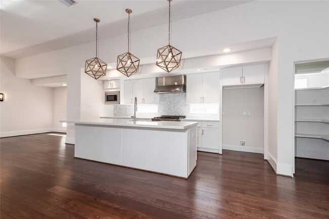 Building Photo - 3821 N Braeswood Blvd