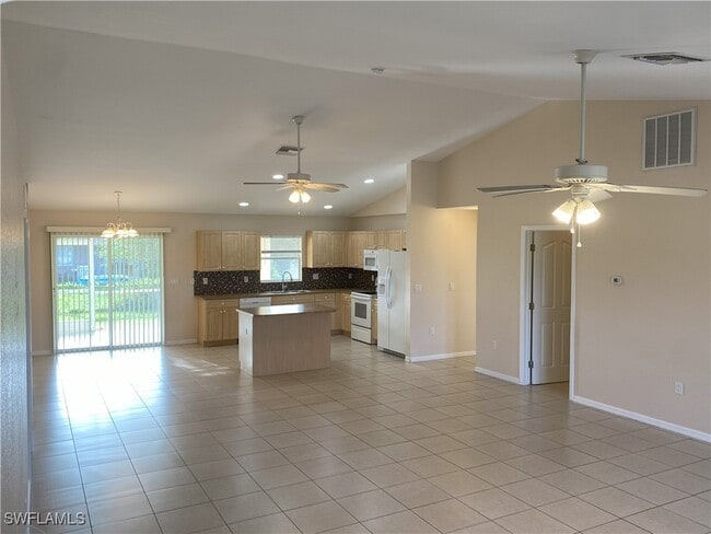 Building Photo - 2318 NE 24th Ave Rental