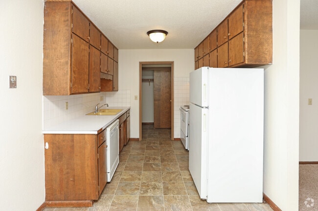 2HAB, 1BA - 875 ft² - Bison Arms Apartments