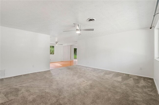 Photo - 1069 Martin Rd