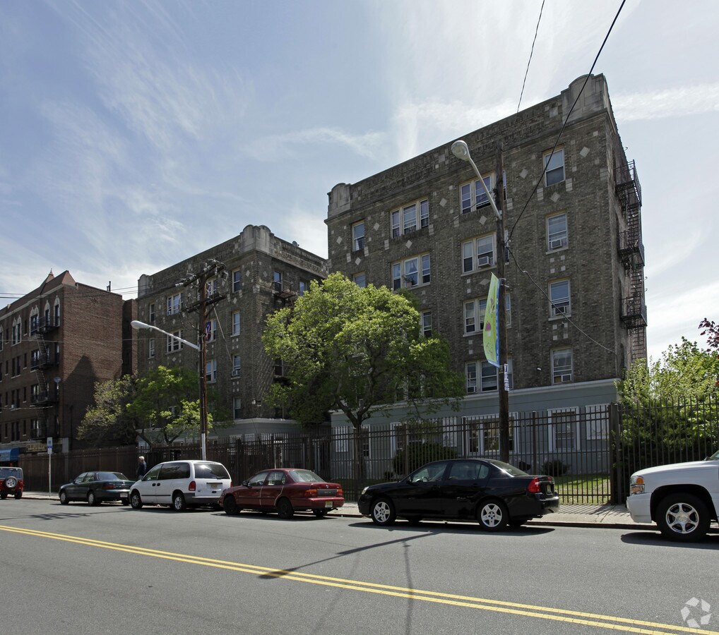 Forest Court Apartments - Forest Court Apartments