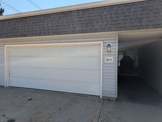 Building Photo - 2215 Mirwyn Ct