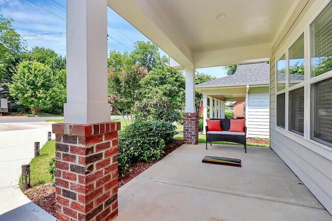 Photo - Newer Build Single Family in Washington Heights!