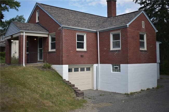 Photo - 905 Burchfield Rd