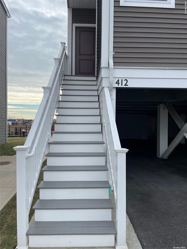 Photo - 412 Marina Pointe Dr