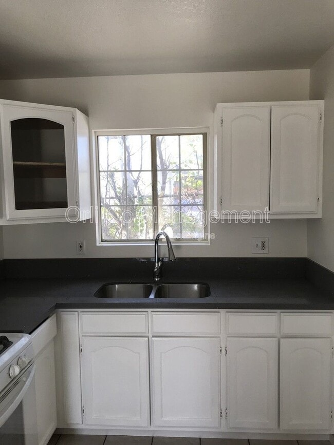 Photo - 299 W Claremont St