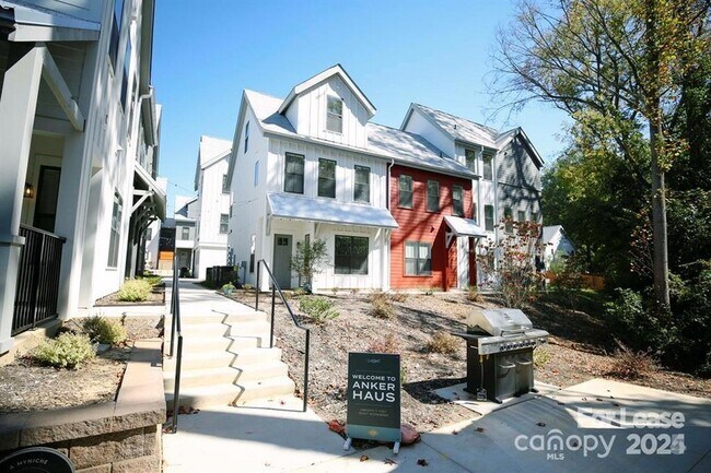 Photo - 2925 Commonwealth Ave