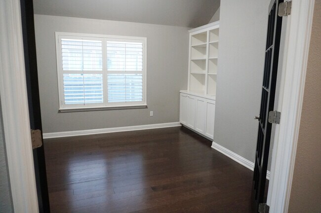 Photo - 6620 Estana Ln