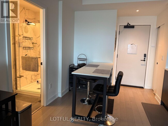 Photo - 560 Rideau St Unit 1105