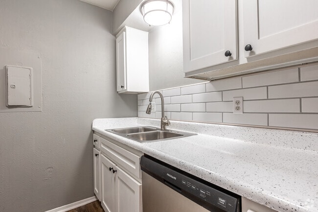 1BR, 1BA - 620SF