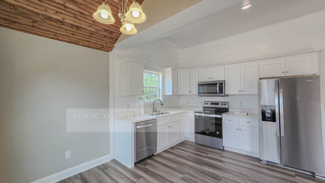 Photo - 1133 Veterans Dr House