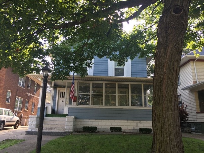 Building Photo - 926 N Rebecca Pl