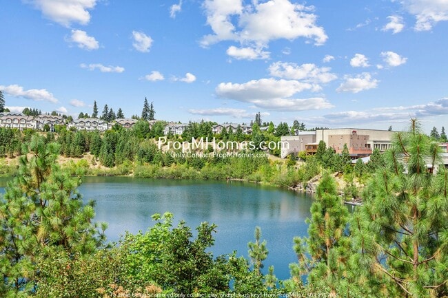 Building Photo - Two Bedroom Condo in Progress Ridge - Lake... Unit 102