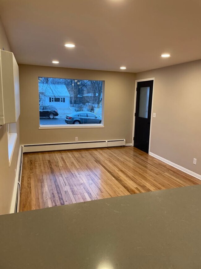 Photo - 415 Algoma St Unit 2