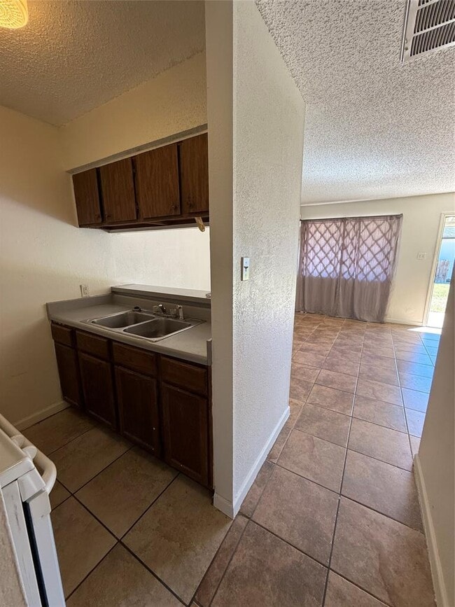 Photo - 2609 Ektom Dr Unit A