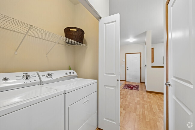 2BR, 2BA - 1,084SF - Full Size Washer and Dryer