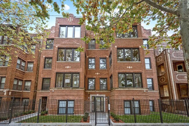 Building Photo - 6041 S Saint Lawrence Ave Unit 2N Rental