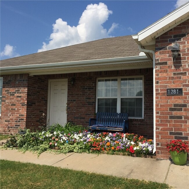 Building Photo - 1281 Middle Fork Rd