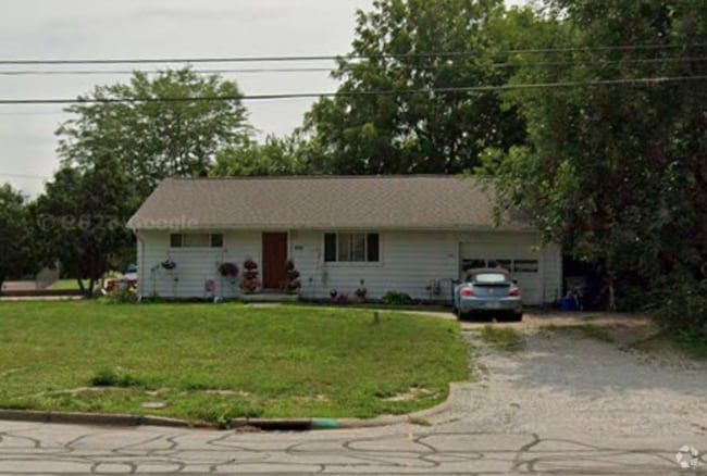 Building Photo - 4 Bedroom, 2 Bathroom Walking Distance to ... Rental