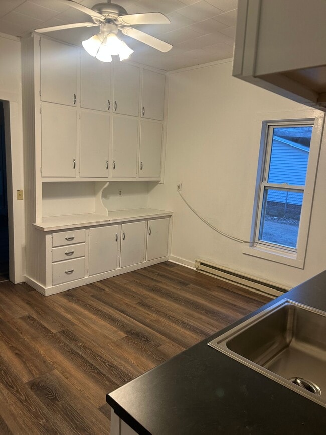 Photo - 415 4th Ave W
