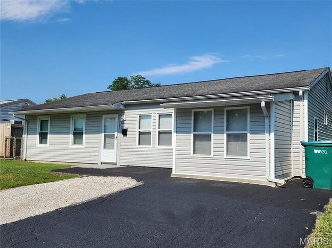 Building Photo - 703 St Paul Dr Rental