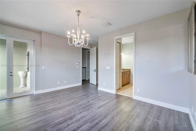 Photo - 407 SE 13th St