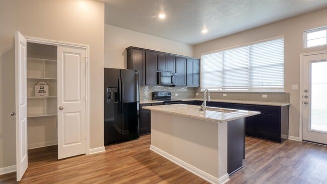 Photo - 2209 John Ross Ct