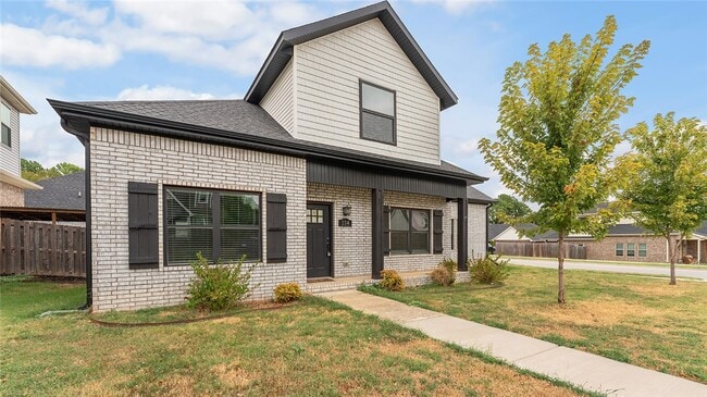 Photo - 334 W Kinniburgh Dr