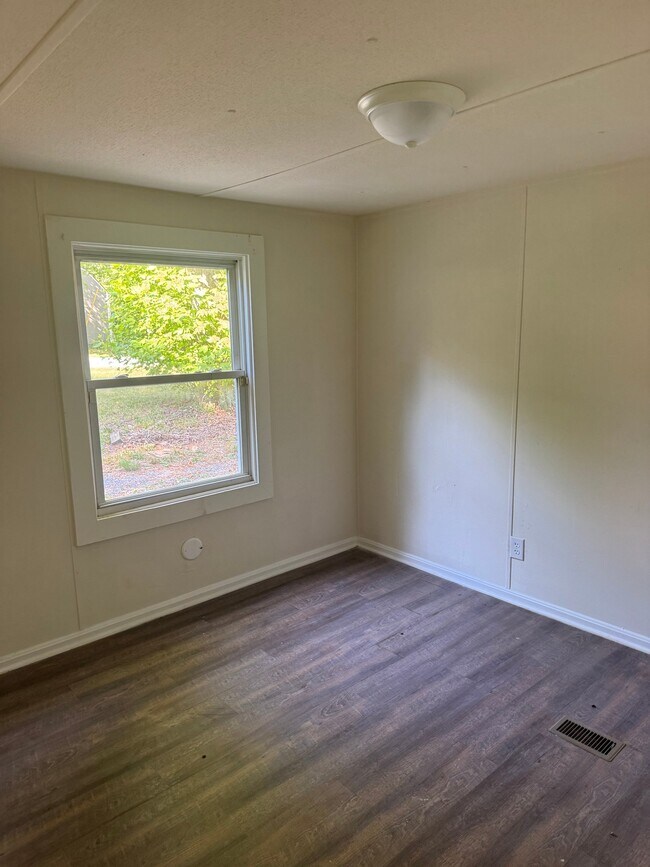 Photo - 245 Deerfoot Rd