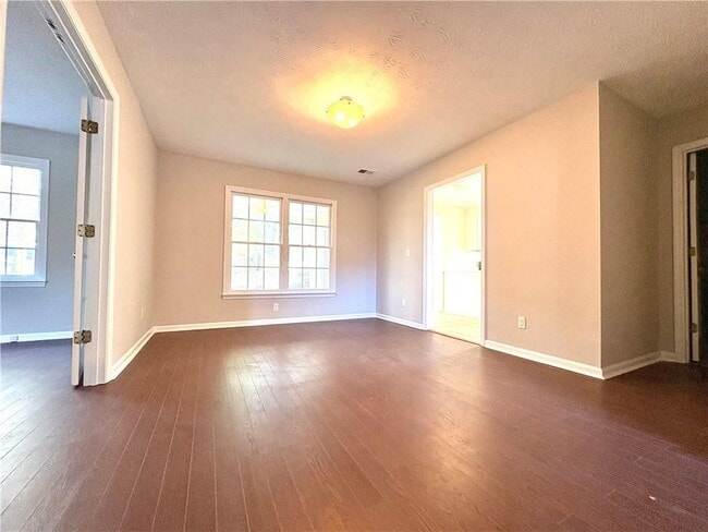 Photo - 1505 Yorktown Dr NW