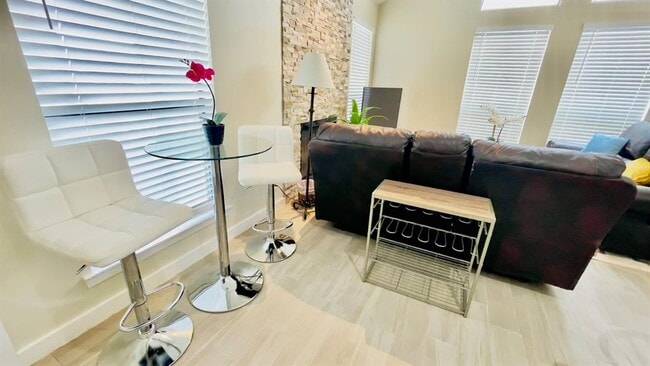 Photo - 2902 Cole St Unidad 311