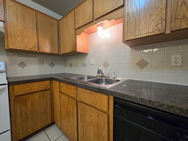 Photo - HUD / SECTION 8 ACCEPTED & READY FOR MOVE IN! Unit 3003 Cantabrian Drive - B