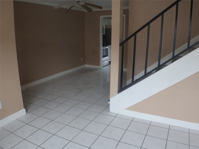 Photo - 7700 Creekbend Dr Unidad 33