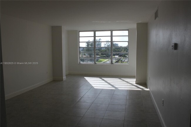 Building Photo - 1475 NE 125th Terrace Unit 509H Rental