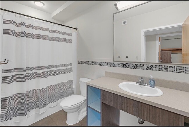 Photo - 139 N Barksdale St Unidad 101