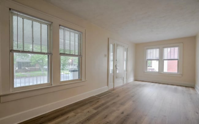 Photo - Bright & Inviting 2 Bedroom 1 Bathroom Bun... Casa